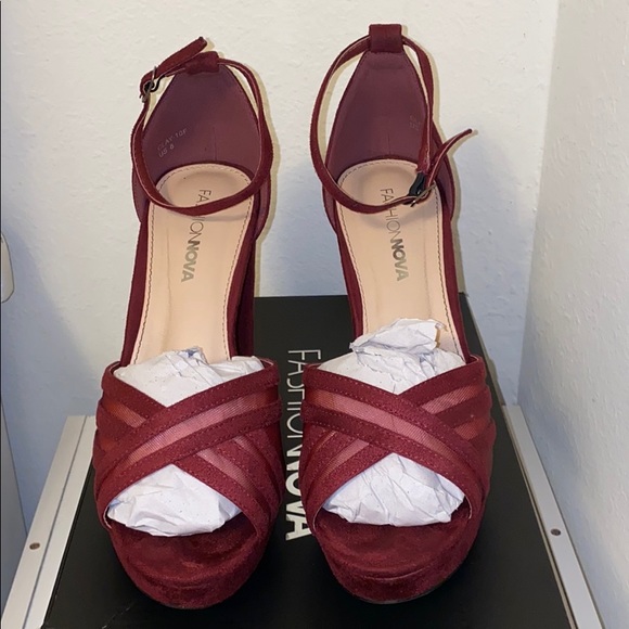 Burgundy Pumps- size 8 - Picture 3 of 4